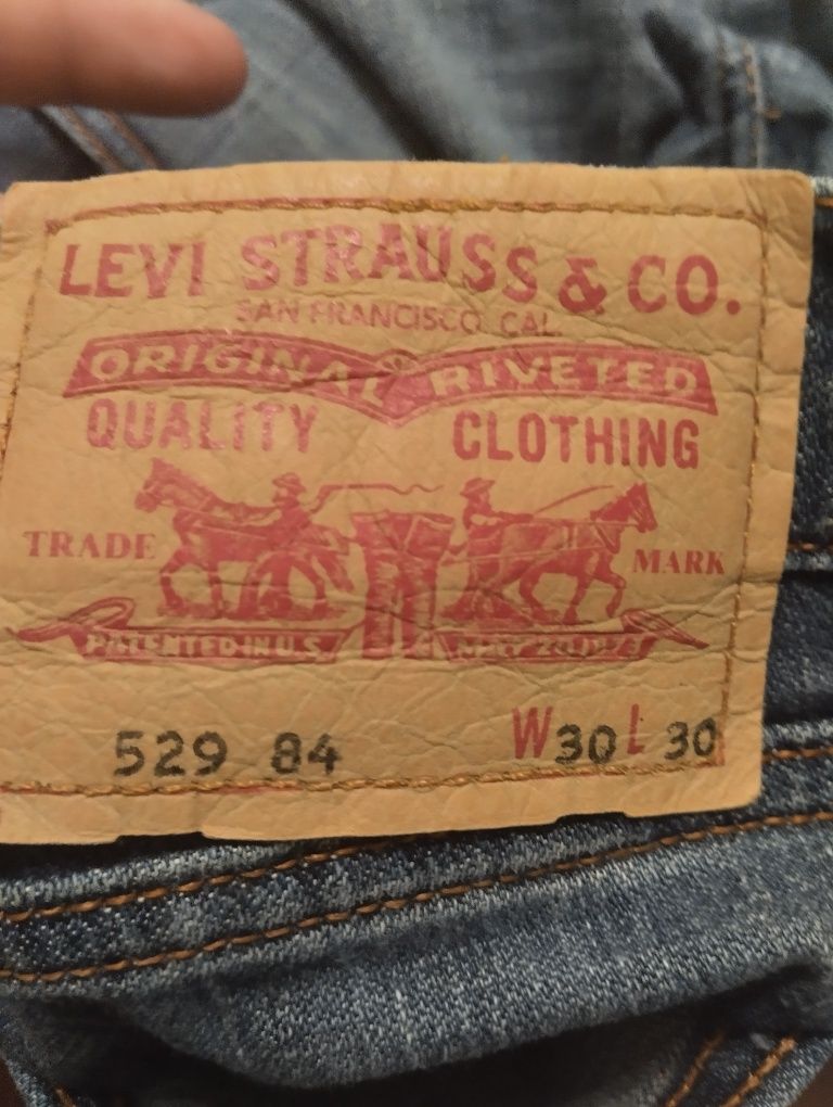 Штани замалі LEVIS