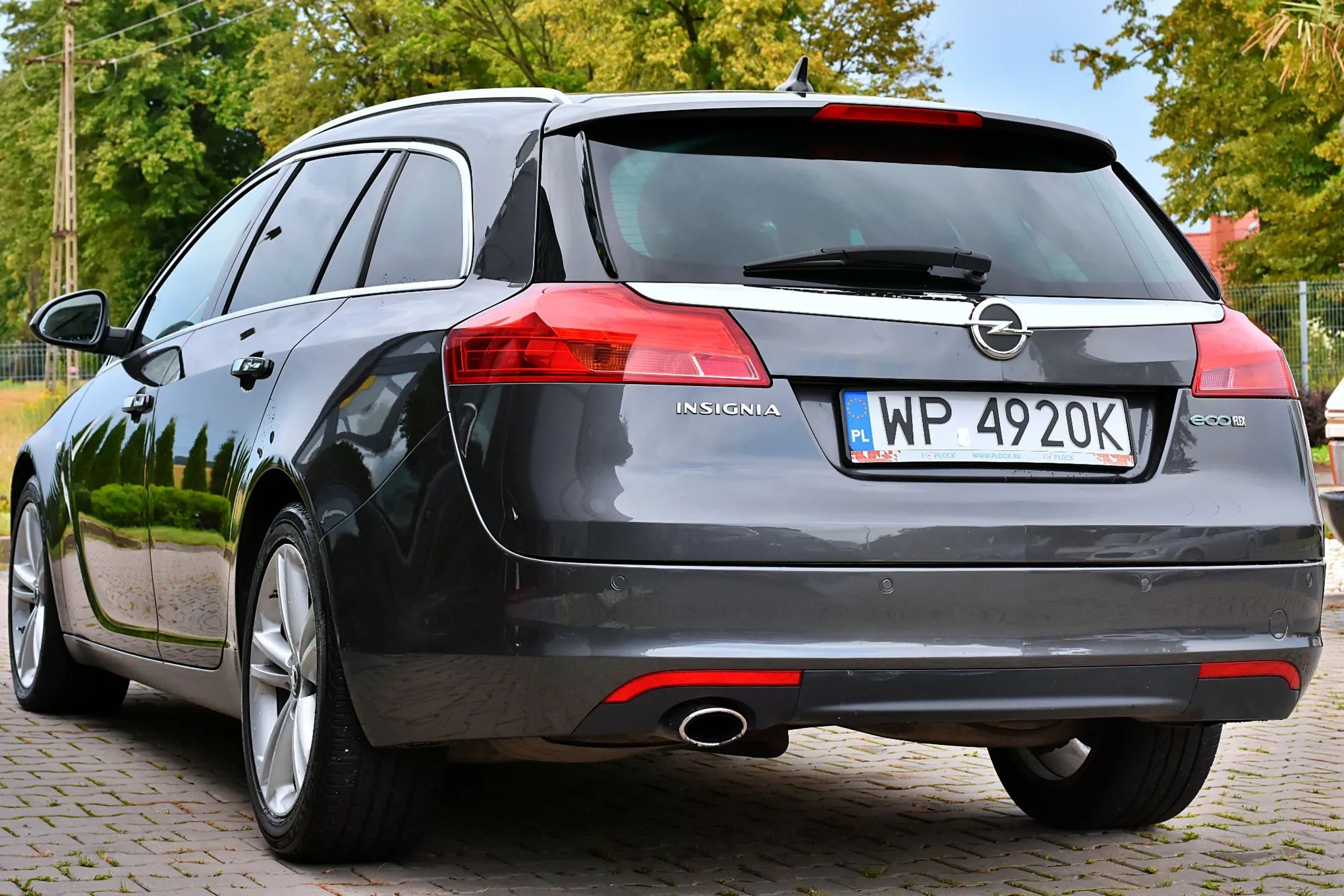 Opel Insignia bogata wersja: beżowe skóry, Alu 18", Navi, el. siedzenia z pamięcią