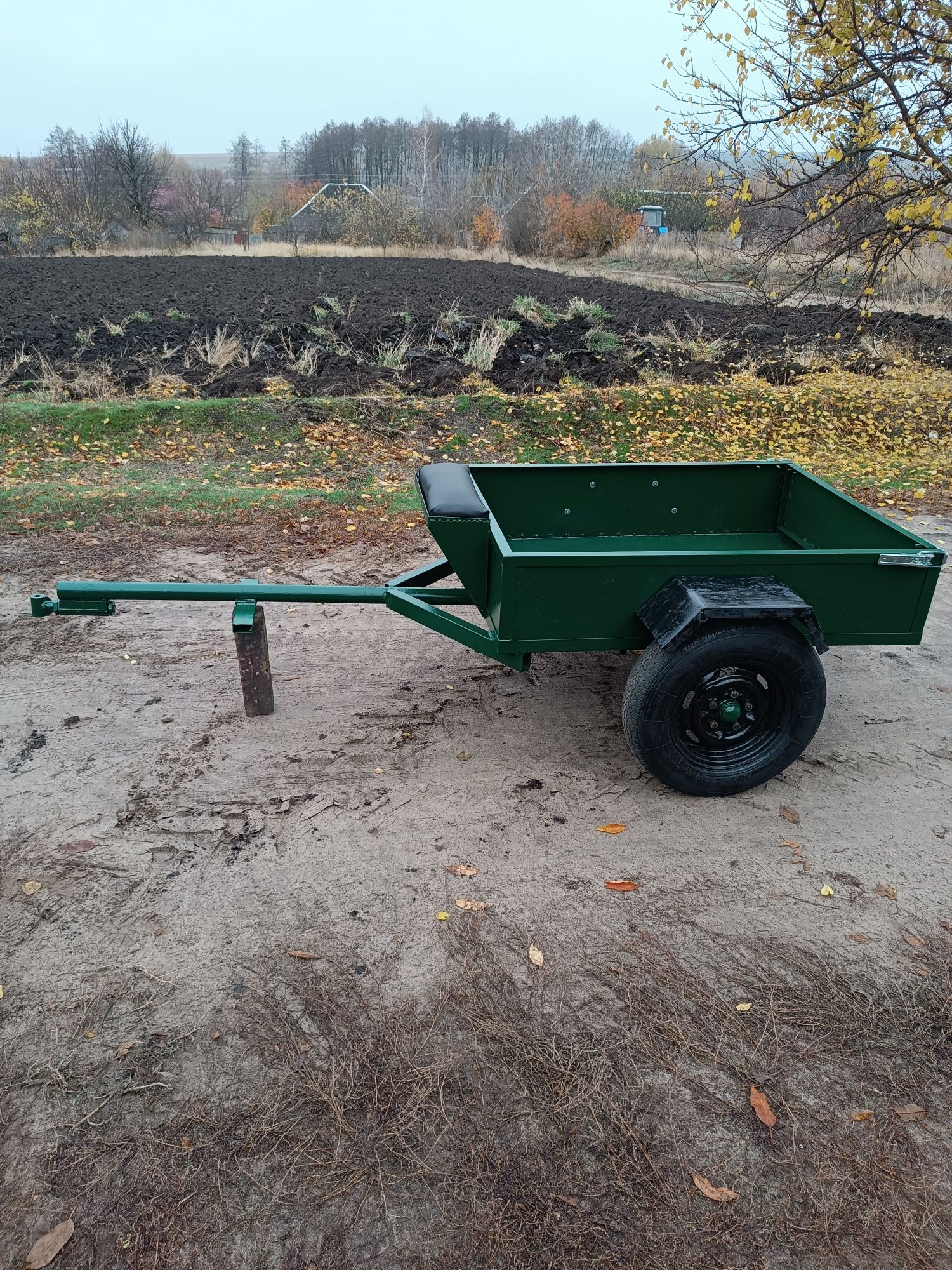 Продам прицеп новый
