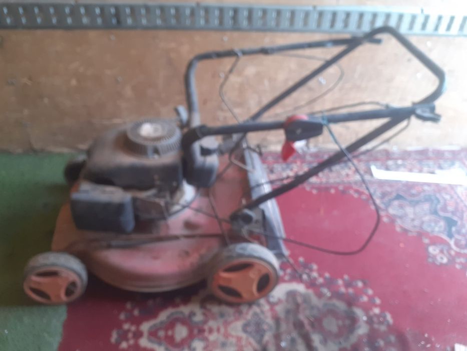 Máquina corta relva