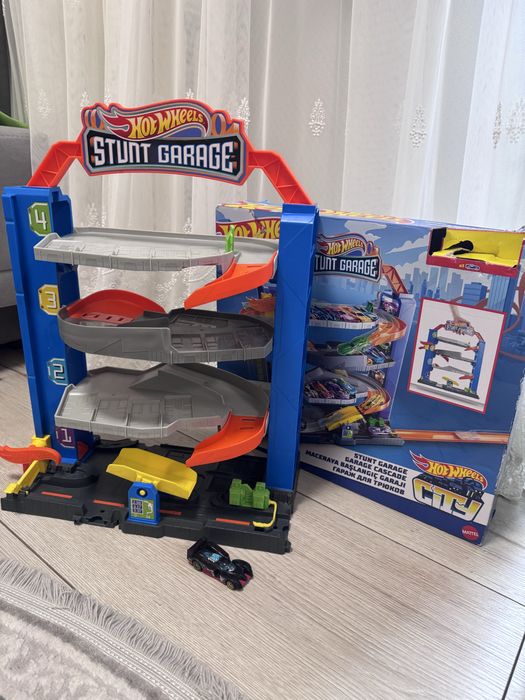 Ігровий набір Hot Wheels Гараж для трюков (GNL70)