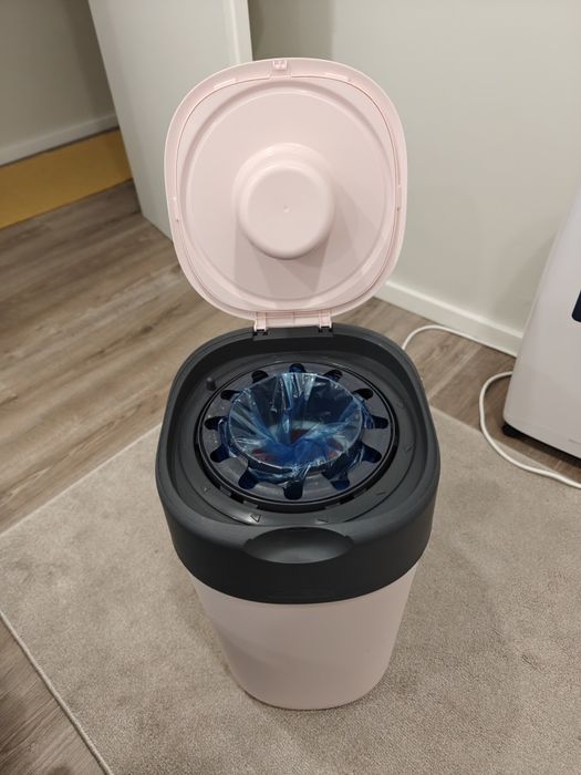 Contentor de fraldas twist & click- Tommee Tipee