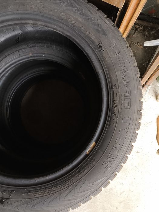 Nokian зимові шиповані шини