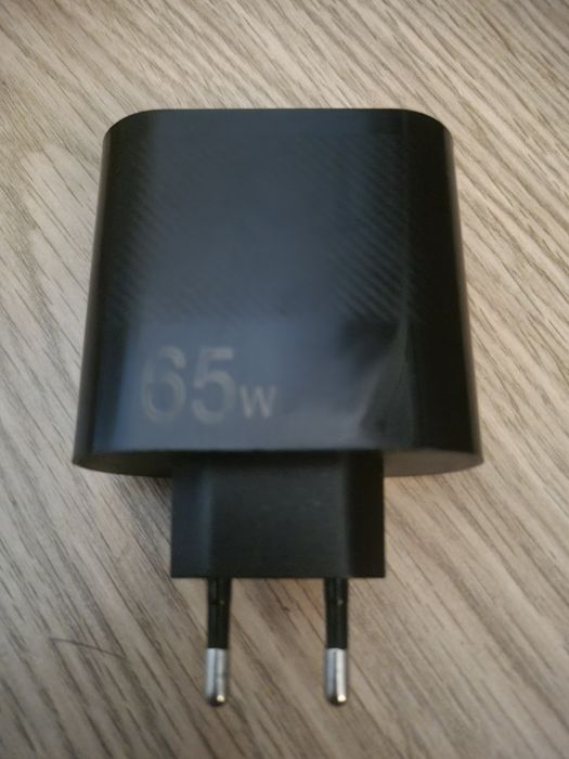 Zegarek usb oraz ładowarka z wieloma portami usb 65w