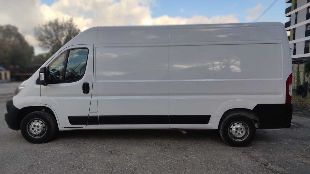 Wynajem lub wypożyczenie auta dostawczego busa Opel Movano L3H2