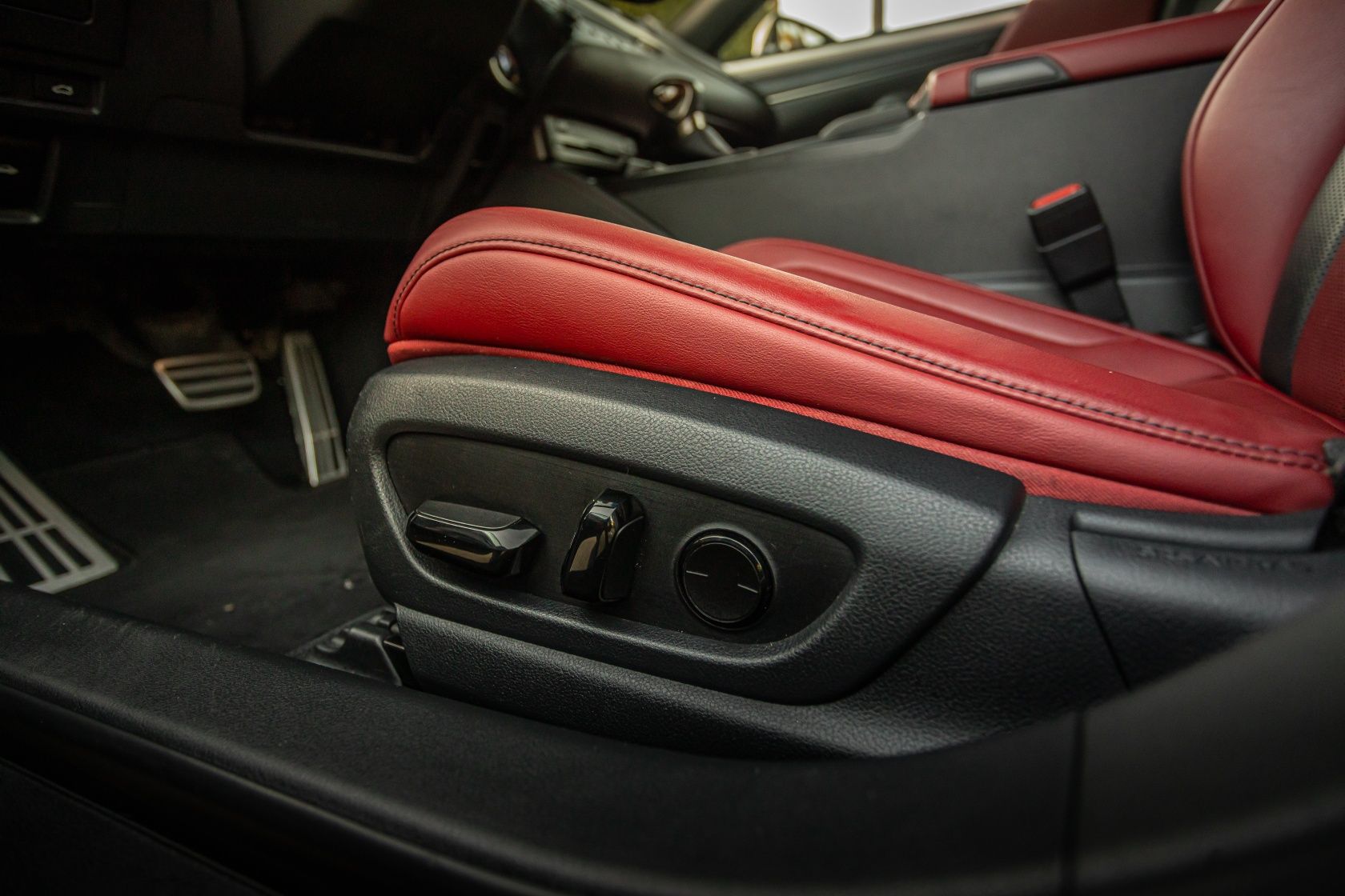 Lexus ES300H F SPORT