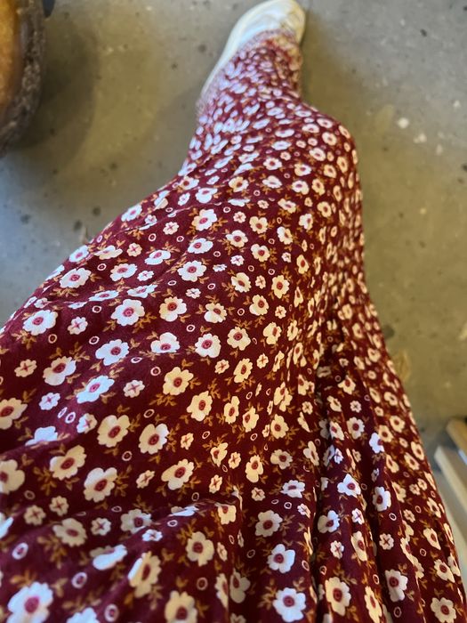 Długa/maxi sukienka; bordowa we wzory; kwiaty; hiszpanka; off shoulder