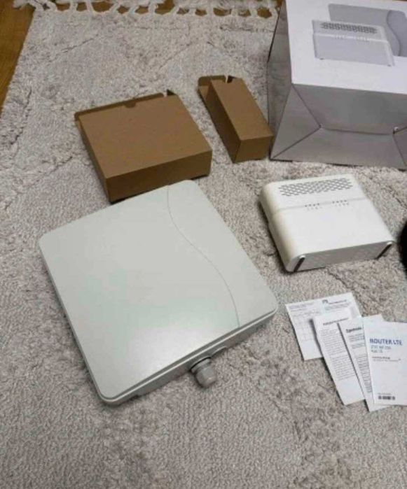 Modem wraz z anteną zewnętrzną ZTE gratis uchwyt do ściany.