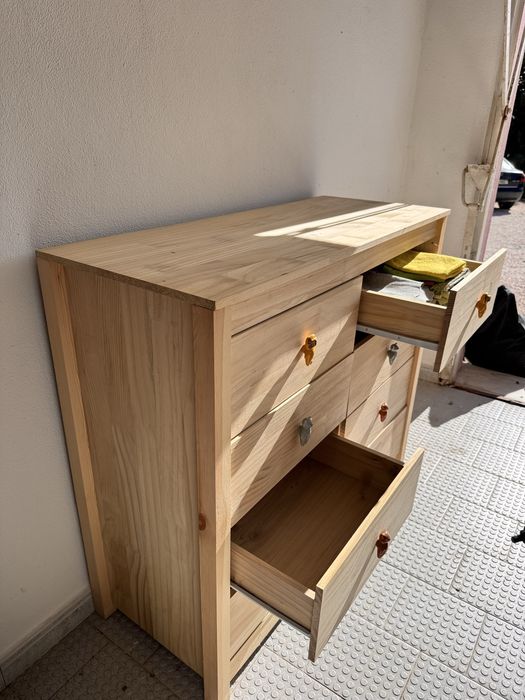 Comoda em madeira de pinho tratada