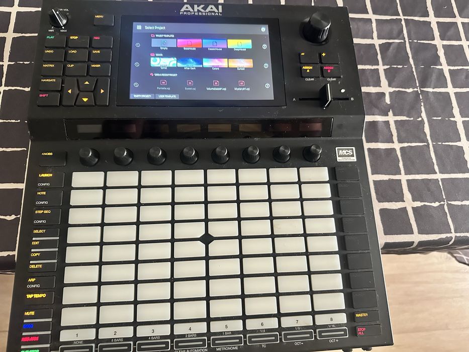Vendo Akai Force