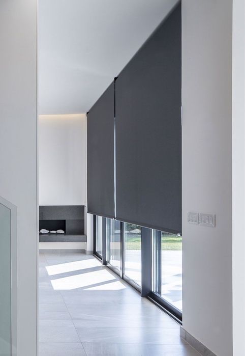 Роскошные тканевые ролеты на окна и двери