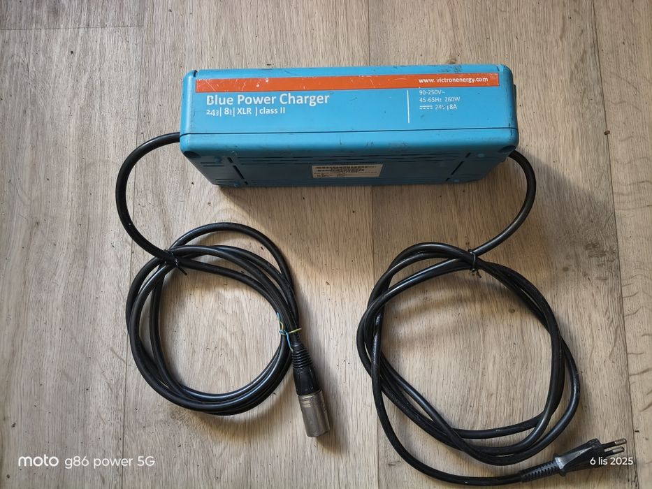 Ładowarka Victron Energy BLUE POWER charger 24V 8A wtyczka XLR 3 pin
