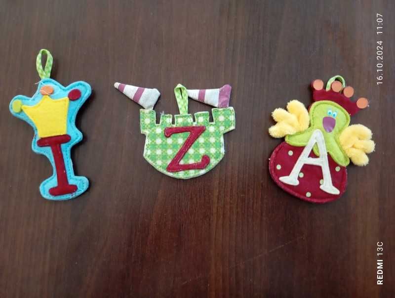 Literki zawieszki imię: IZA do pokoju dziecka