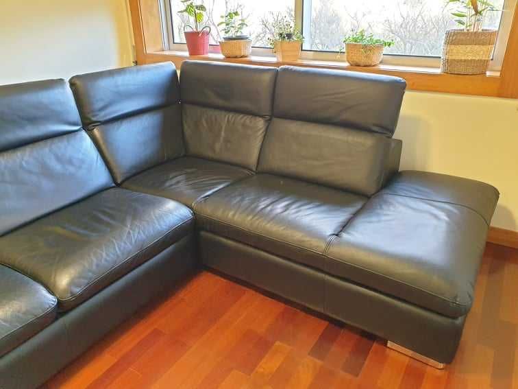 Sofá com chaise longue em pele preta em óptimo estado