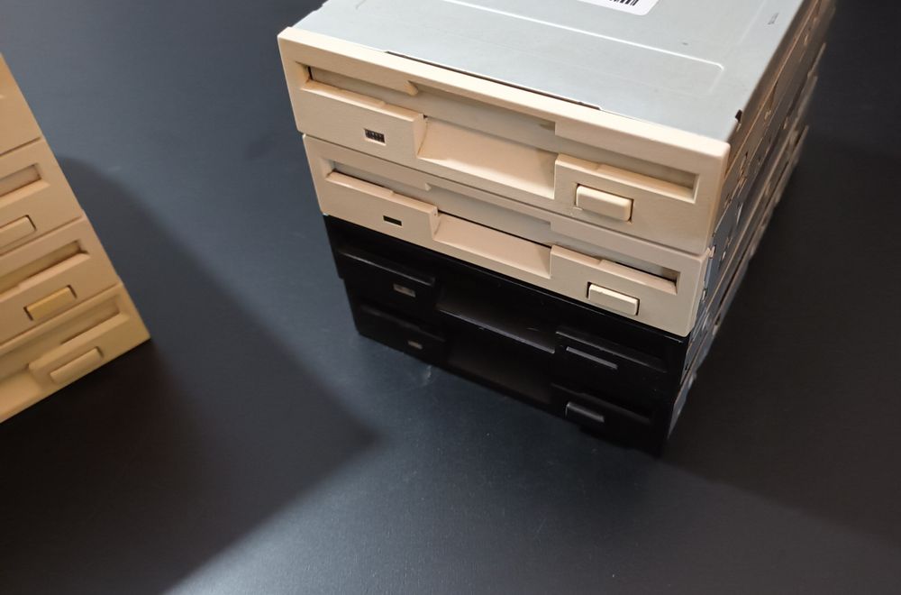 Leitores de diskettes/floppys de 3 e 1/2 a 5€ a unidade64729487375619122
