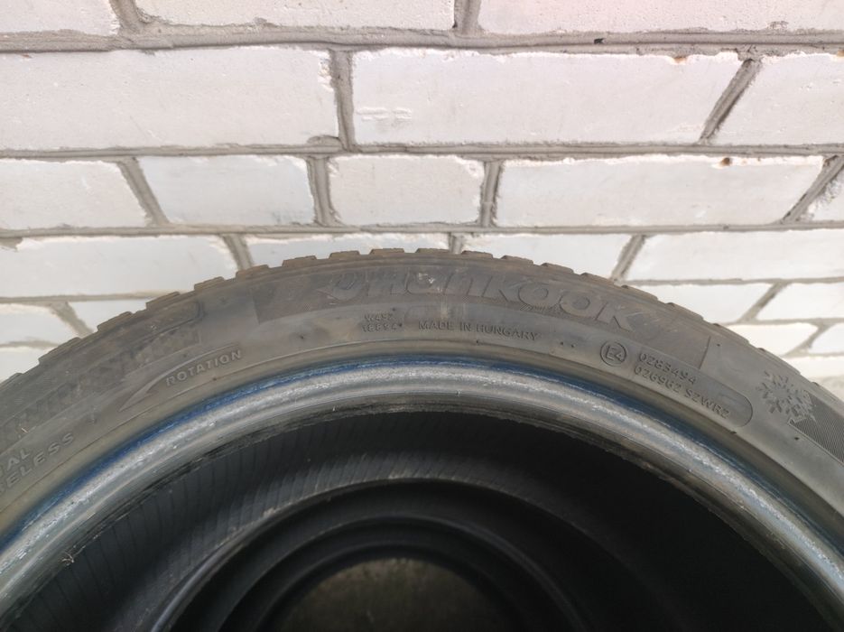 Резина зимова 225/45 R17 Hankook