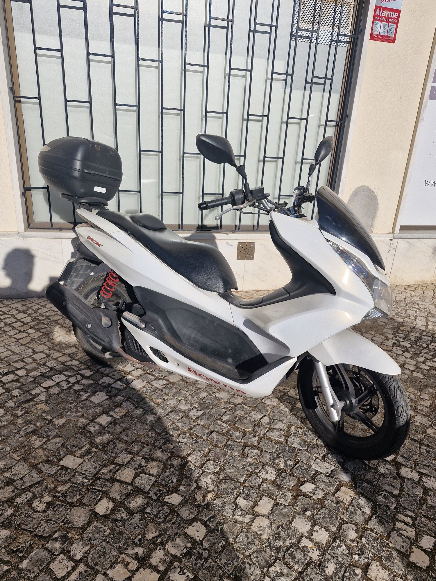 Honda pcx 125cv.