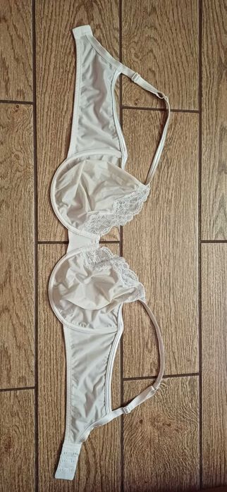Kremowy biustonosz Marks & Spencer r. 90 D