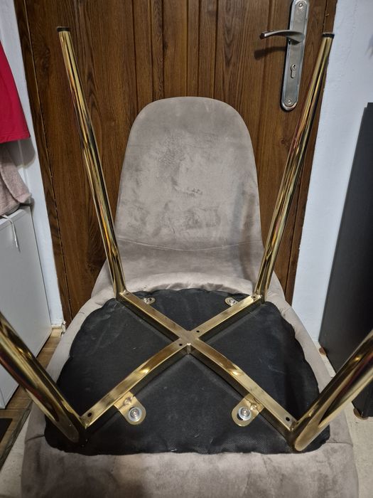 Witam sprzedam 2 krzesełka Walensija w idealnym stanie wprawie nowe