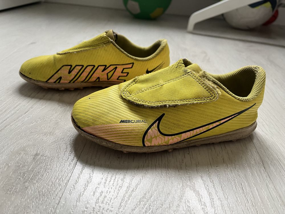 Korki szutry turfy NIKE rozmiar 31,5