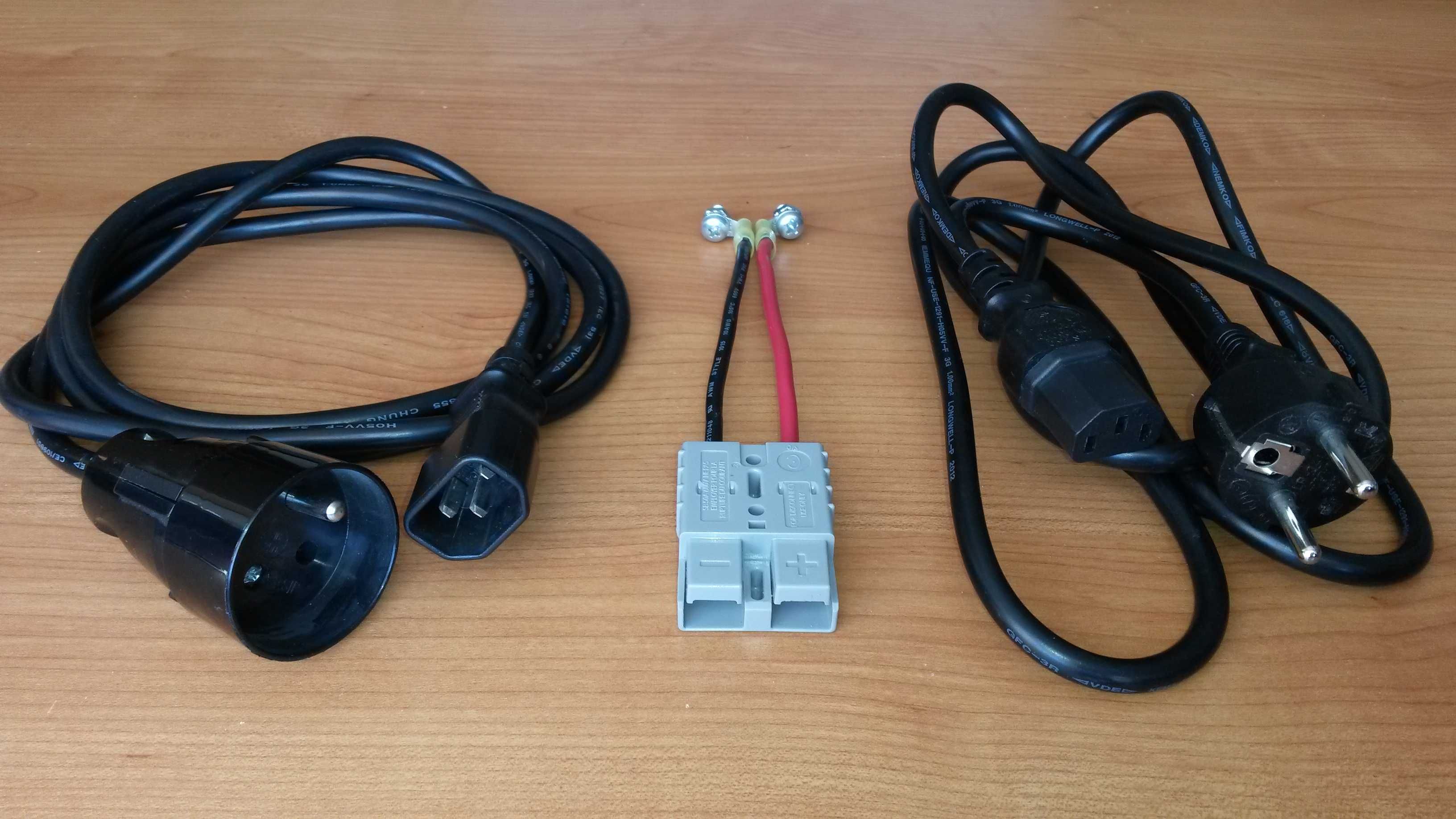 Zasilacz awaryjny APC Smart-UPS 750XL, przewody zasilające, bez aku
