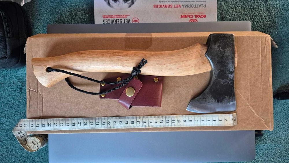 Ręcznie kuta siekiera