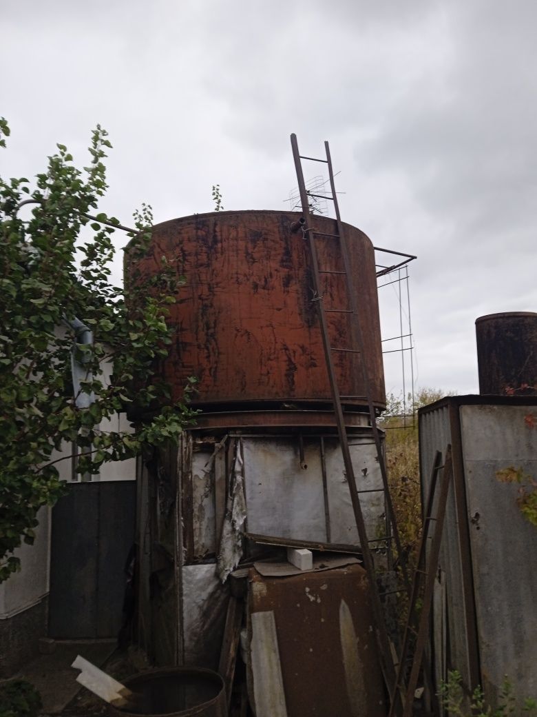 Продам металеву ємність 5 кубів