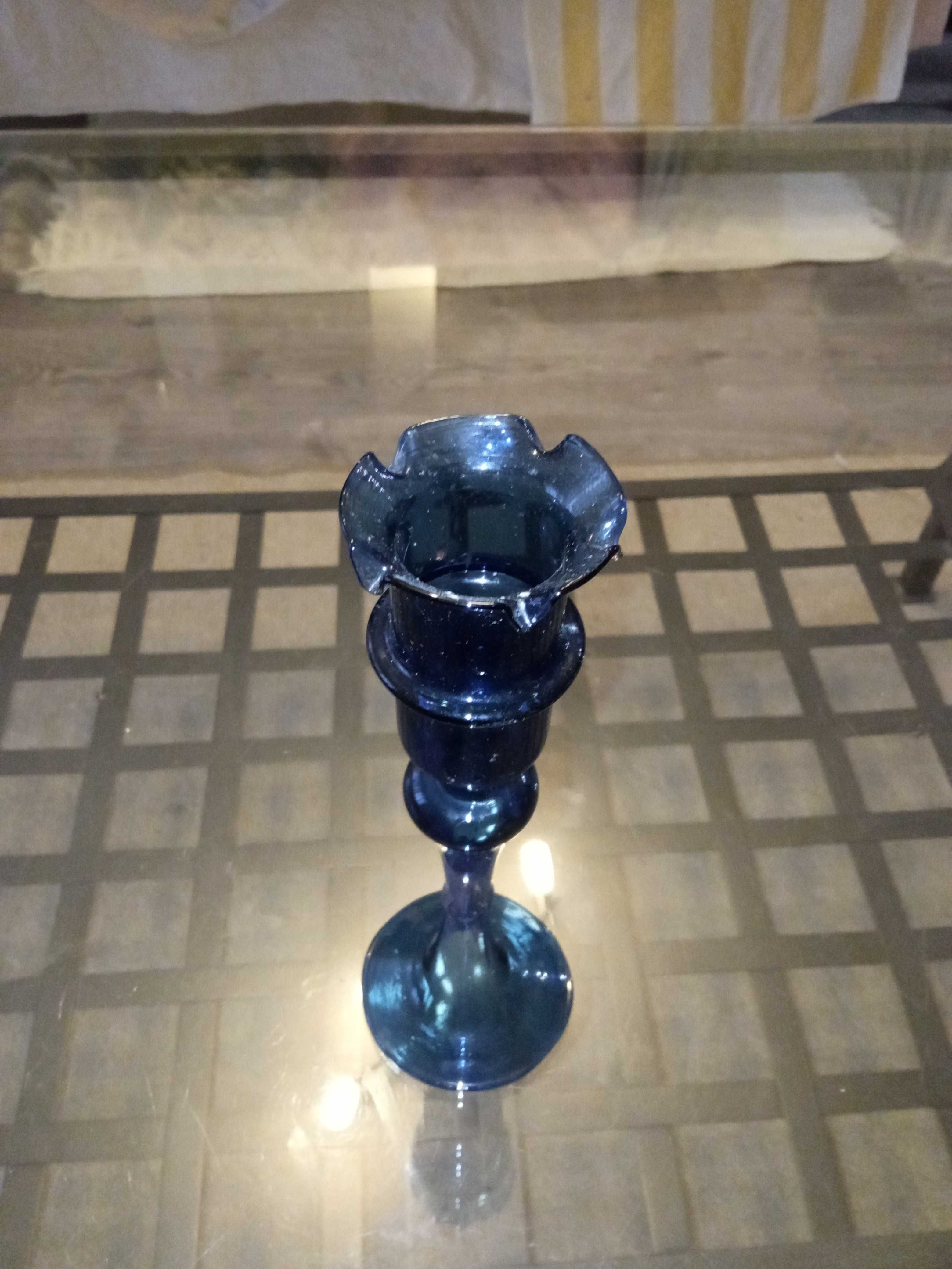 Szklany świecznik ręcznie robiony