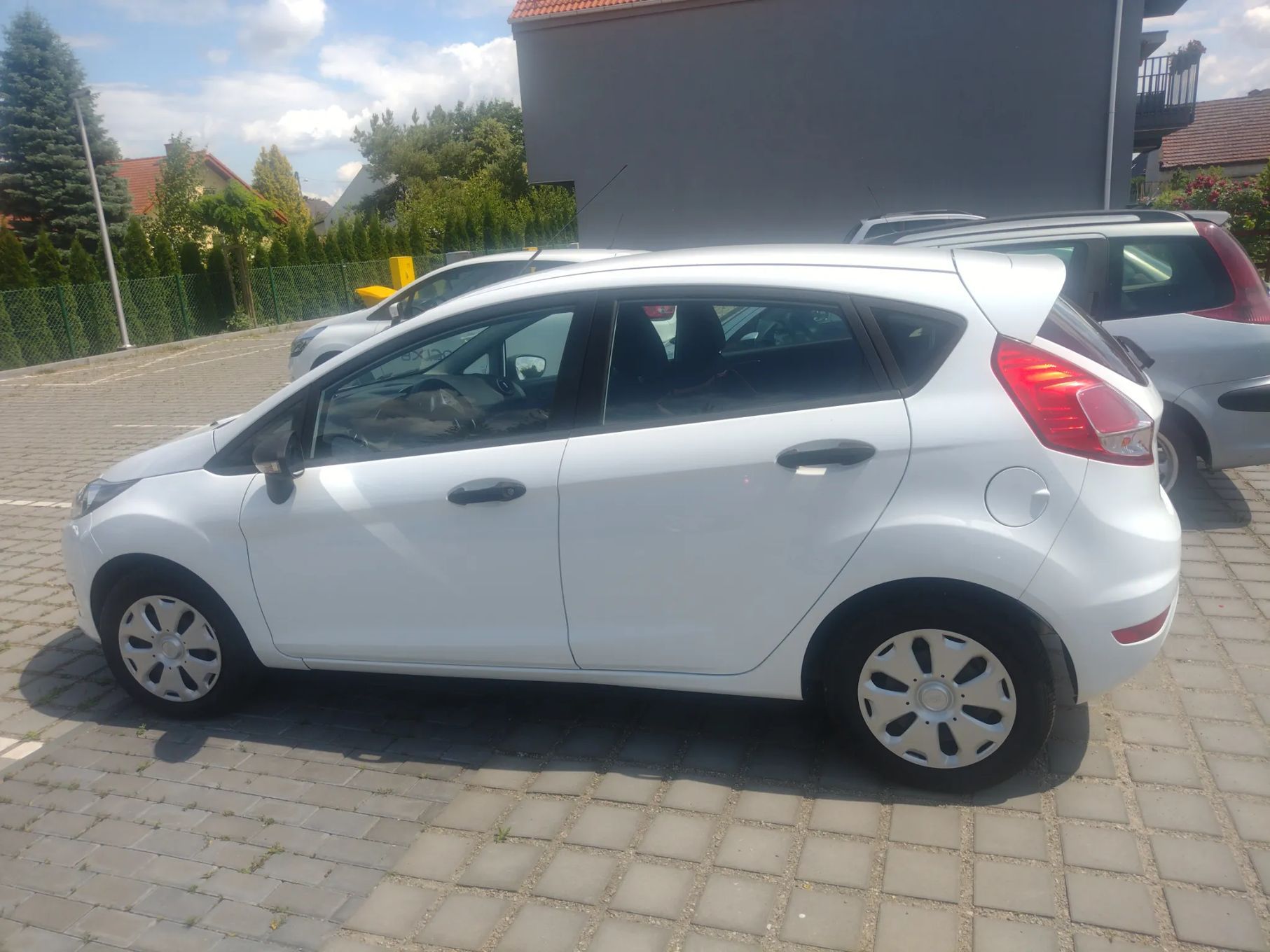 Ford Fiesta Polski salon, komplet kół zimowych, klimatyzacja, podlokietnik