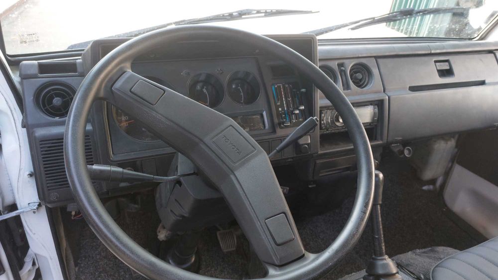 Toyota Dyna 150 em bom estado