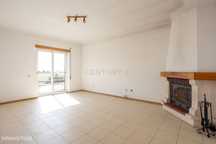 Apartamento T3 com garagem fechada, duas varandas e ótima exposição so