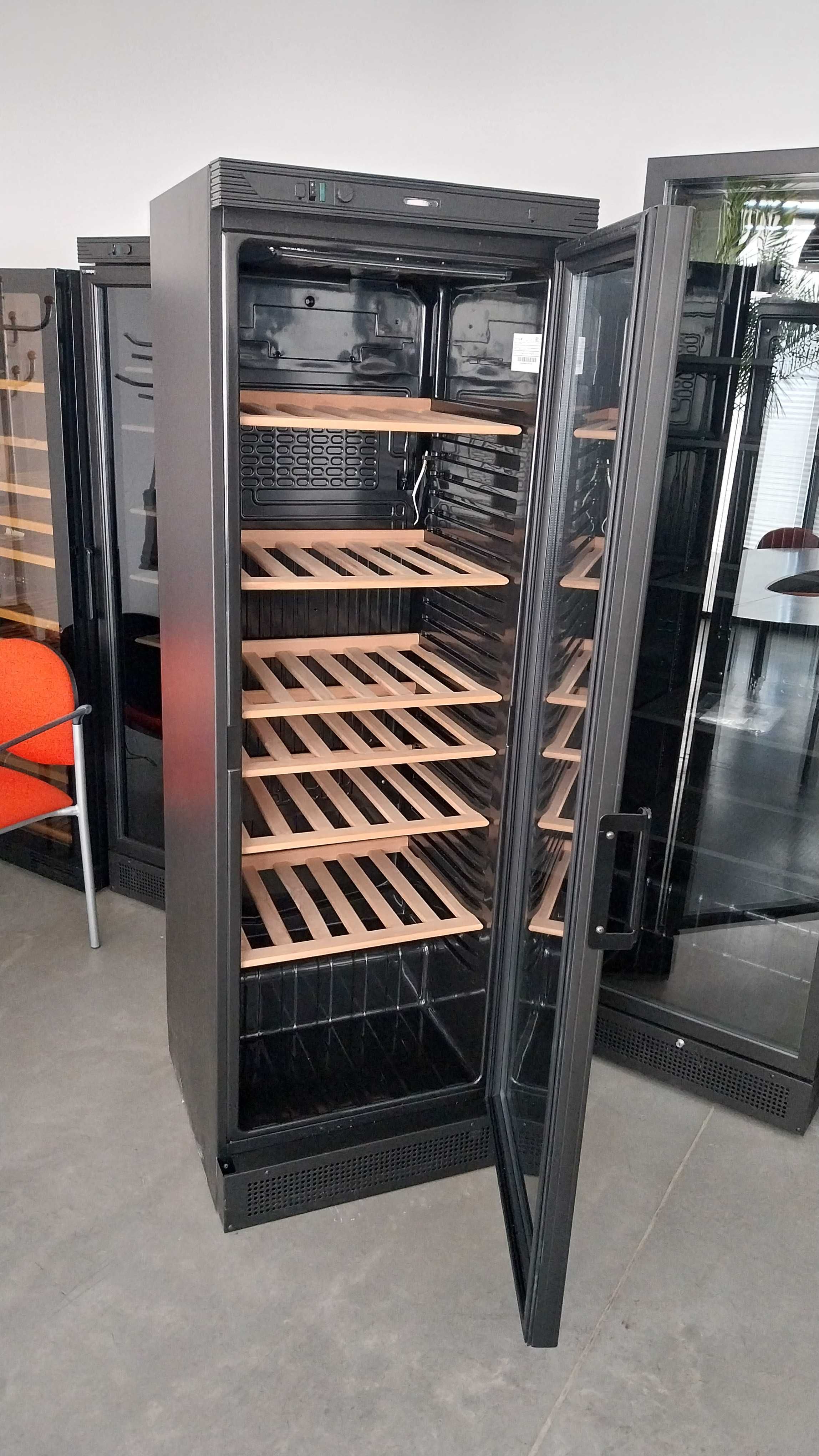 Winiarka TEFCOLD CPV1380E – 372 l, jednostrefowa, 118 butelek, czarna