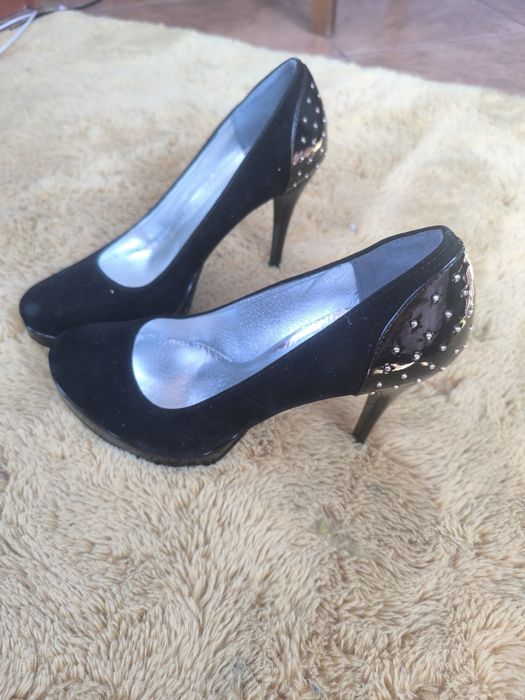 Buty na obcasie czarne nowe