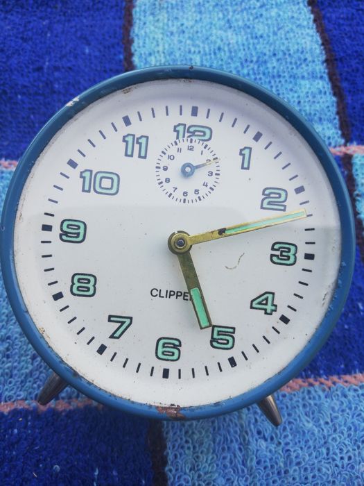 Zegar budzik clipper