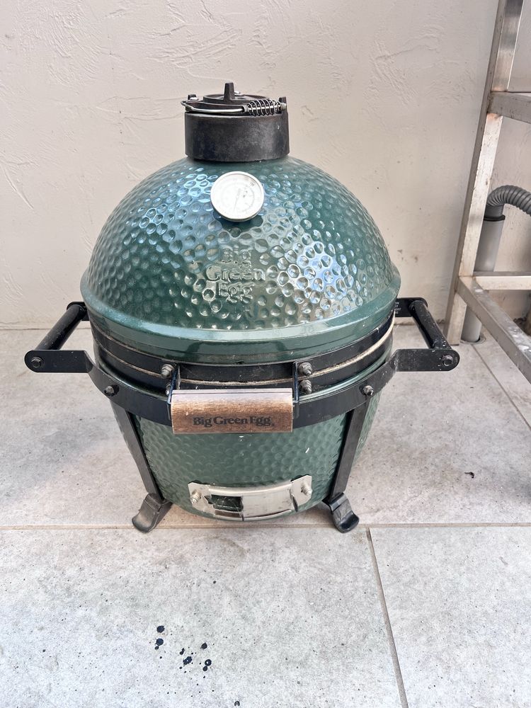 Продам б/в вугільний гриль, гриль Big Green Egg MiniMax