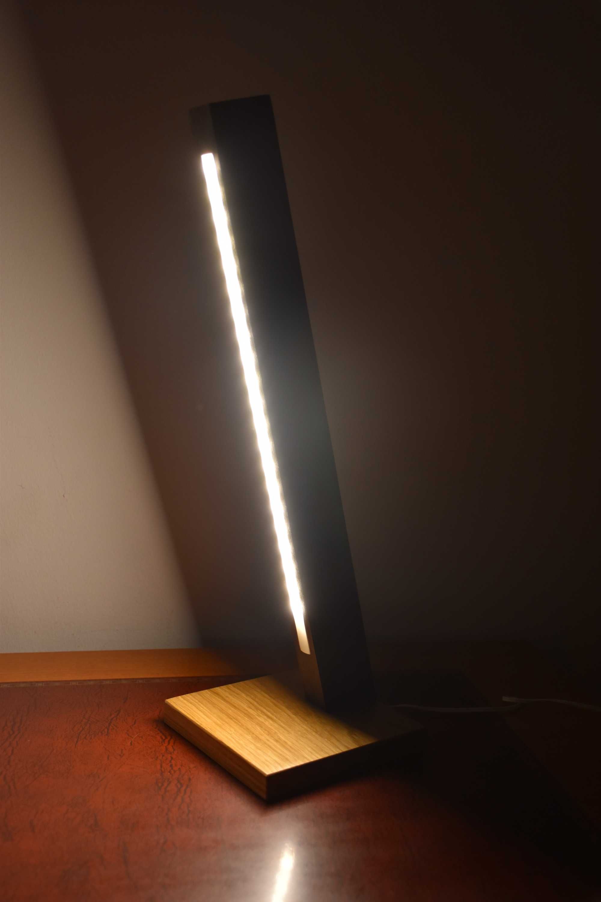 Lampka biurkowa LED