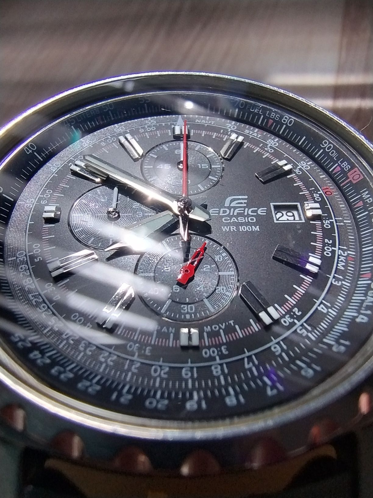 Zegarek Casio Edifice Chronograph EF-527D-1AVEF, suwak logarytmiczny.
