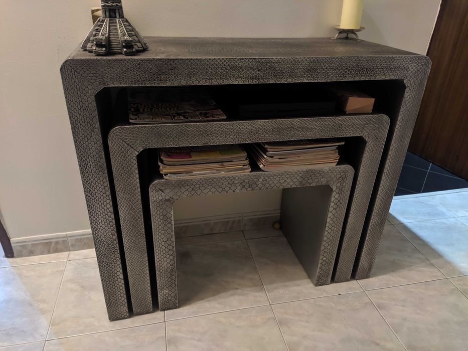 Conjunto de 3 mesas de apoio em excelente estado