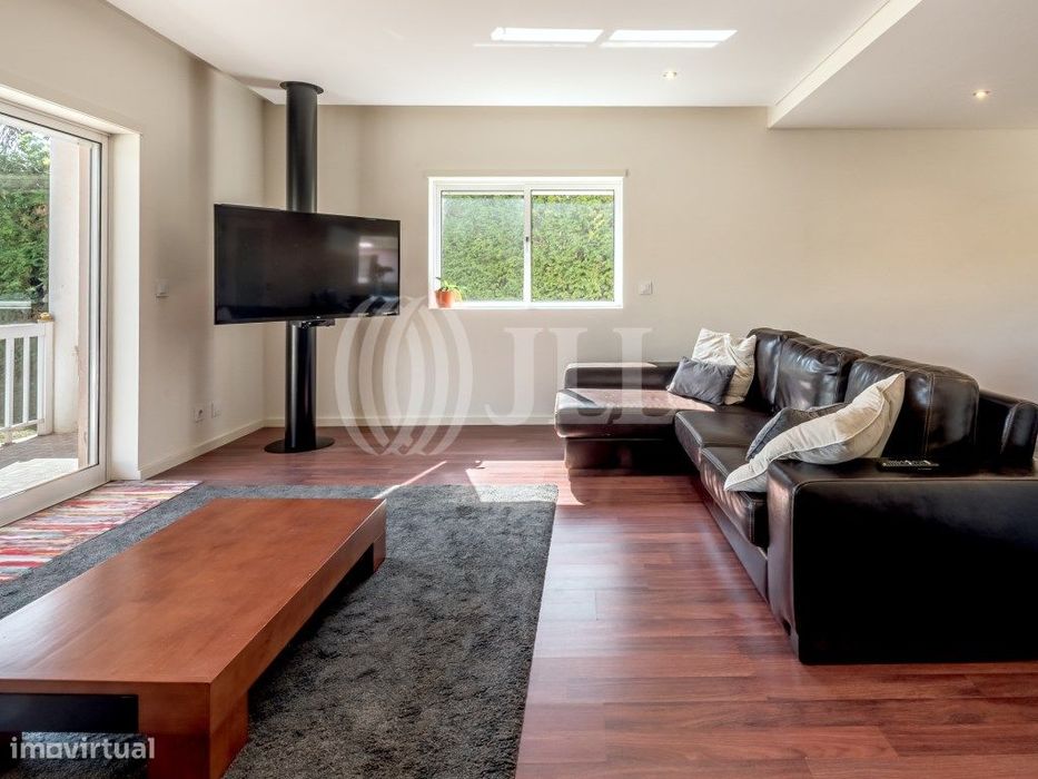 Moradia T4 com jardim e garagem, em Gandra, Porto
