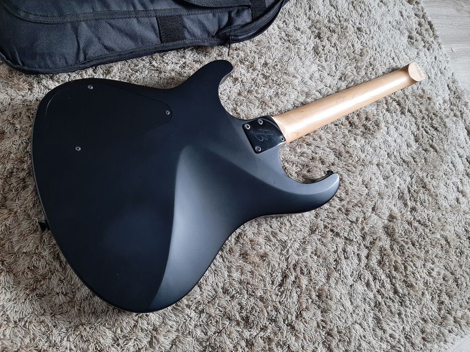 Harley Benton Dullahan headless