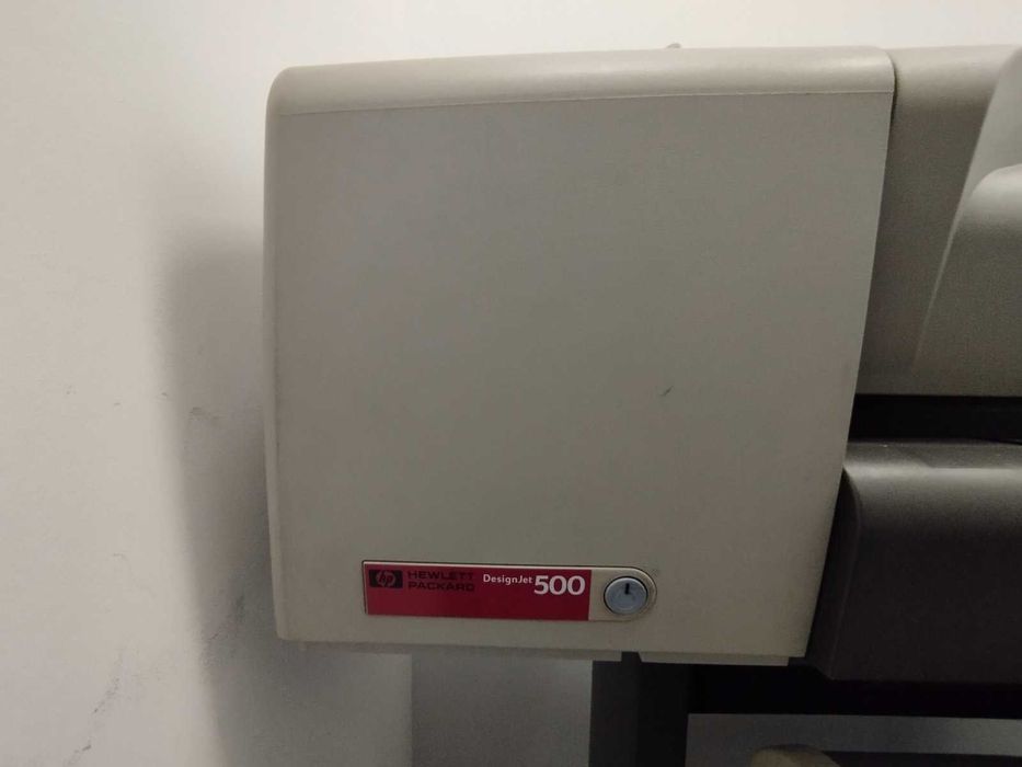 Плоттер HP DesignJet 500 - годится для печати больших чертежей и карт