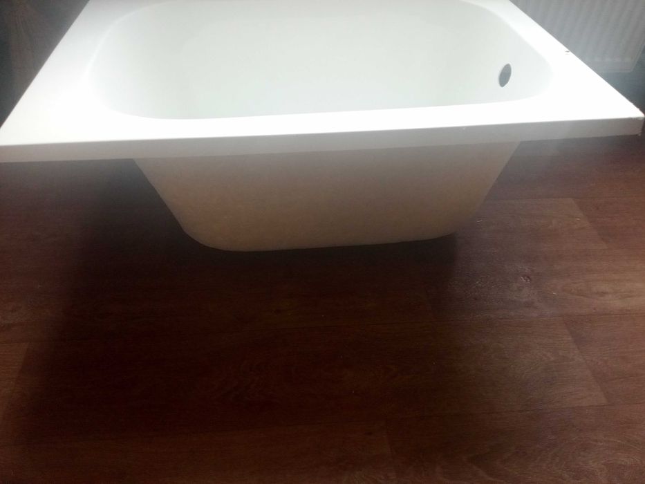 Ванна нова на ніжках