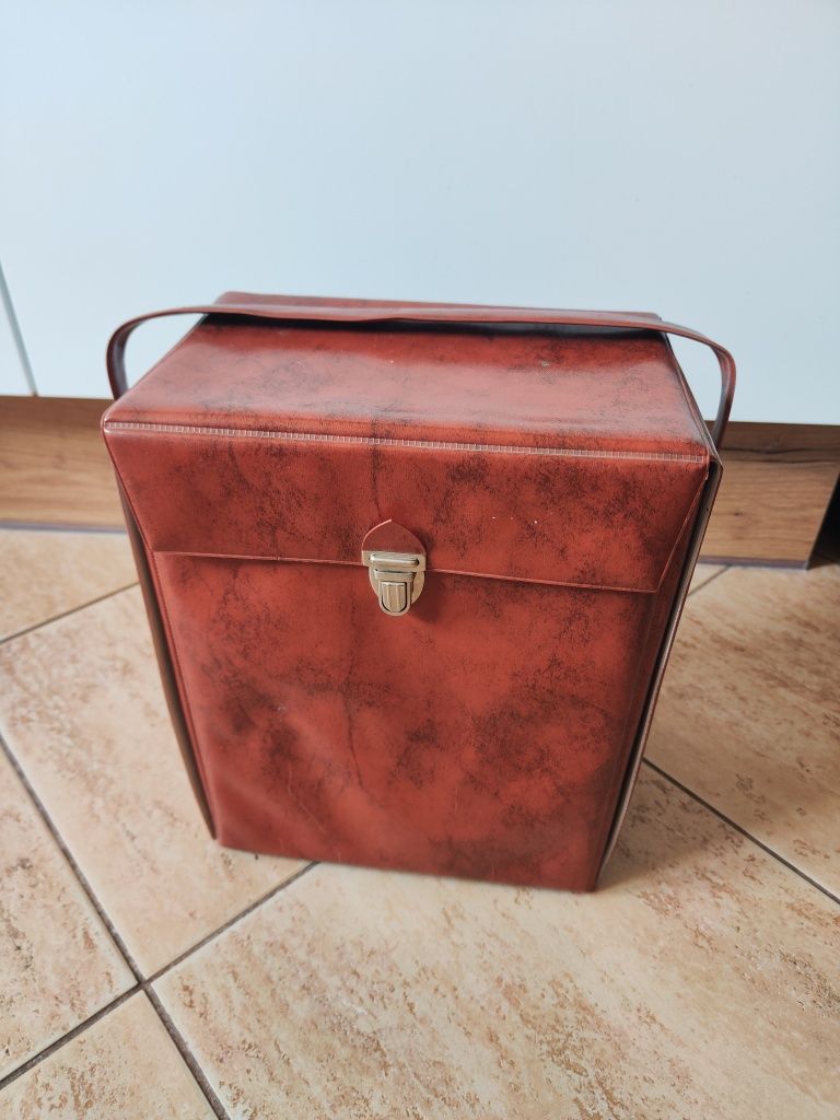 Solidne, wytrzymałe zabytkowe pudełko, walizka, pojemnik