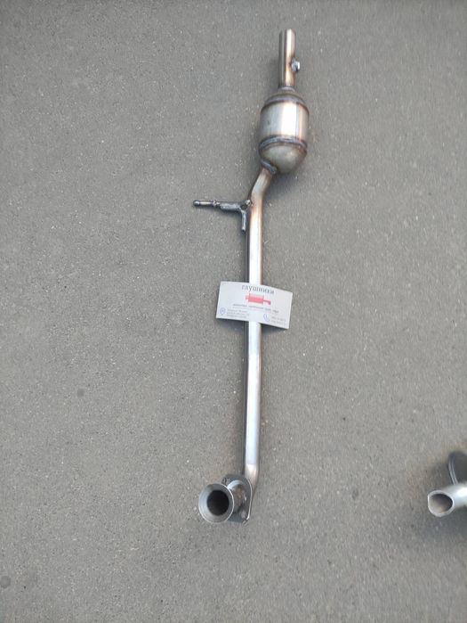 Труба приемная Труба прийомна Рено Логан 1