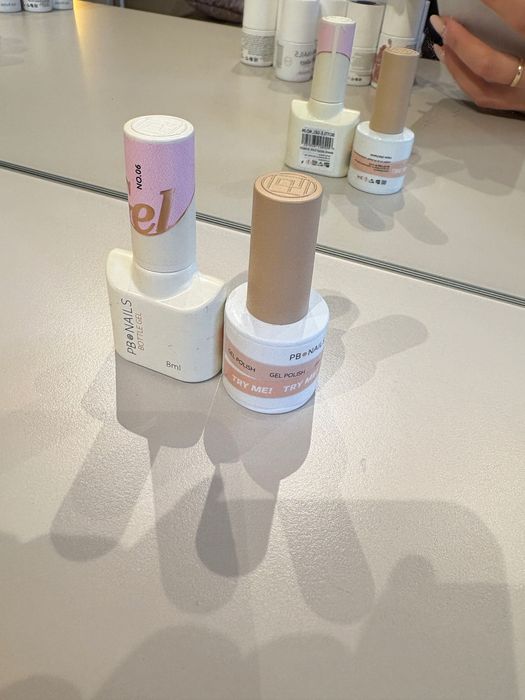 Wyprzedaż stanowiska manicure - 50% rabatu na żele firmy pb Nails