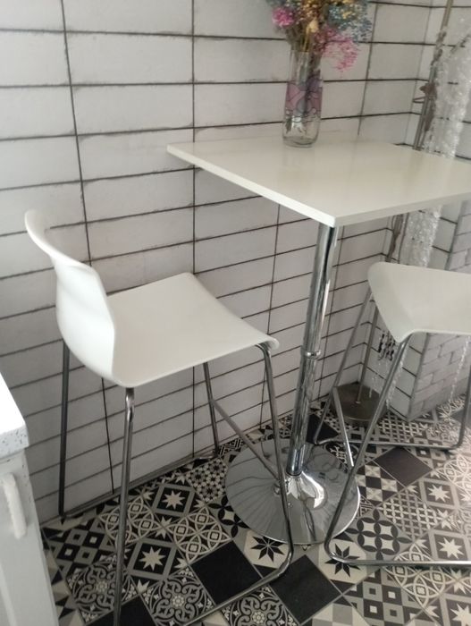 Stolik  krzesła hokery barowy