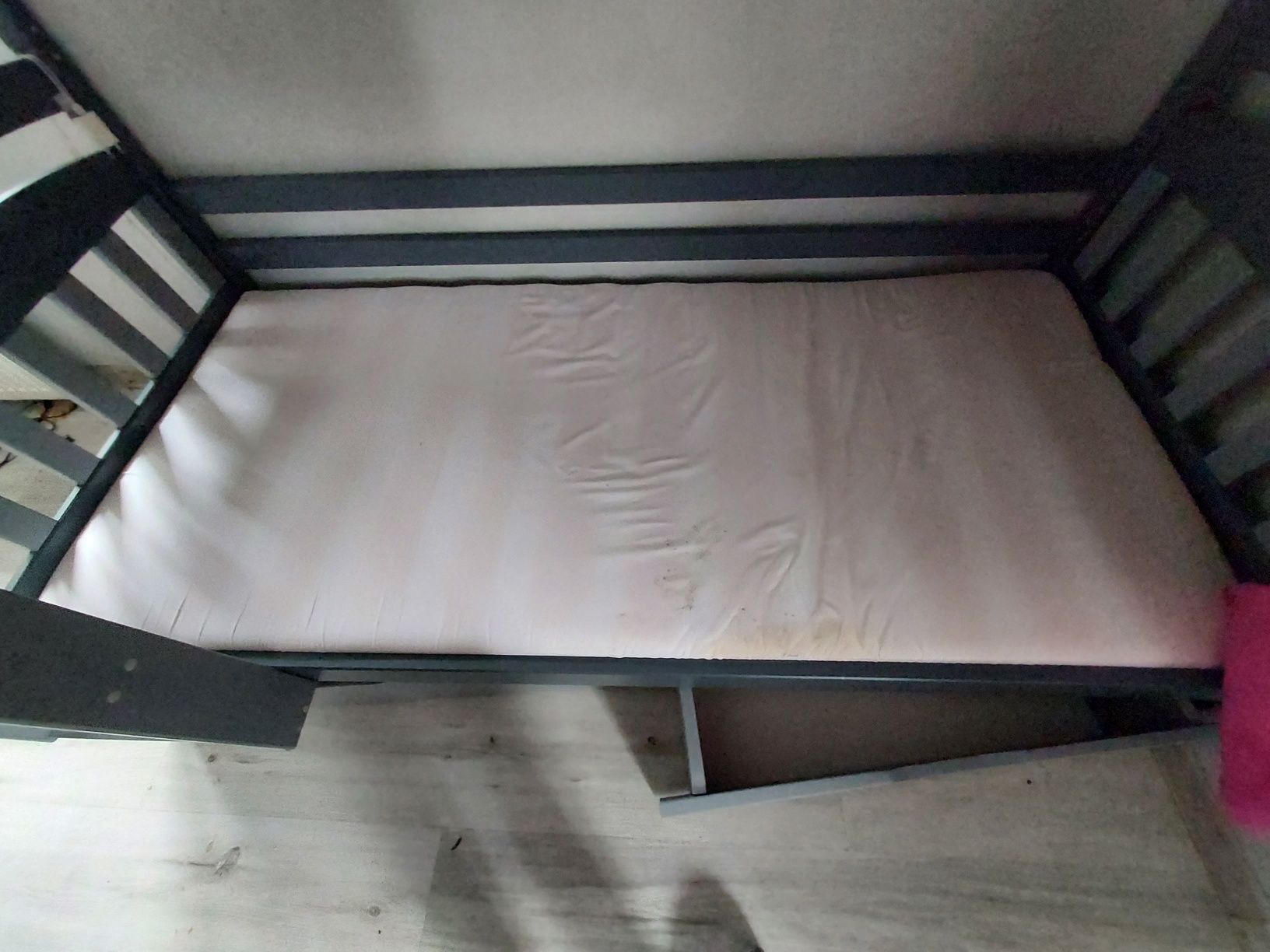 Łóżko piętrowe z szufladami