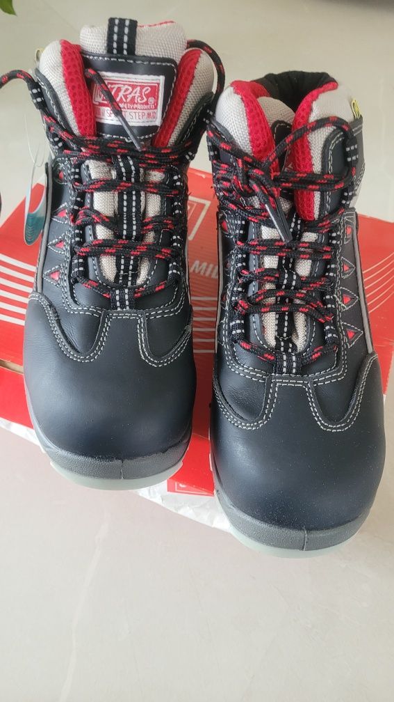 Buty robocze rozmiar 39 i 45