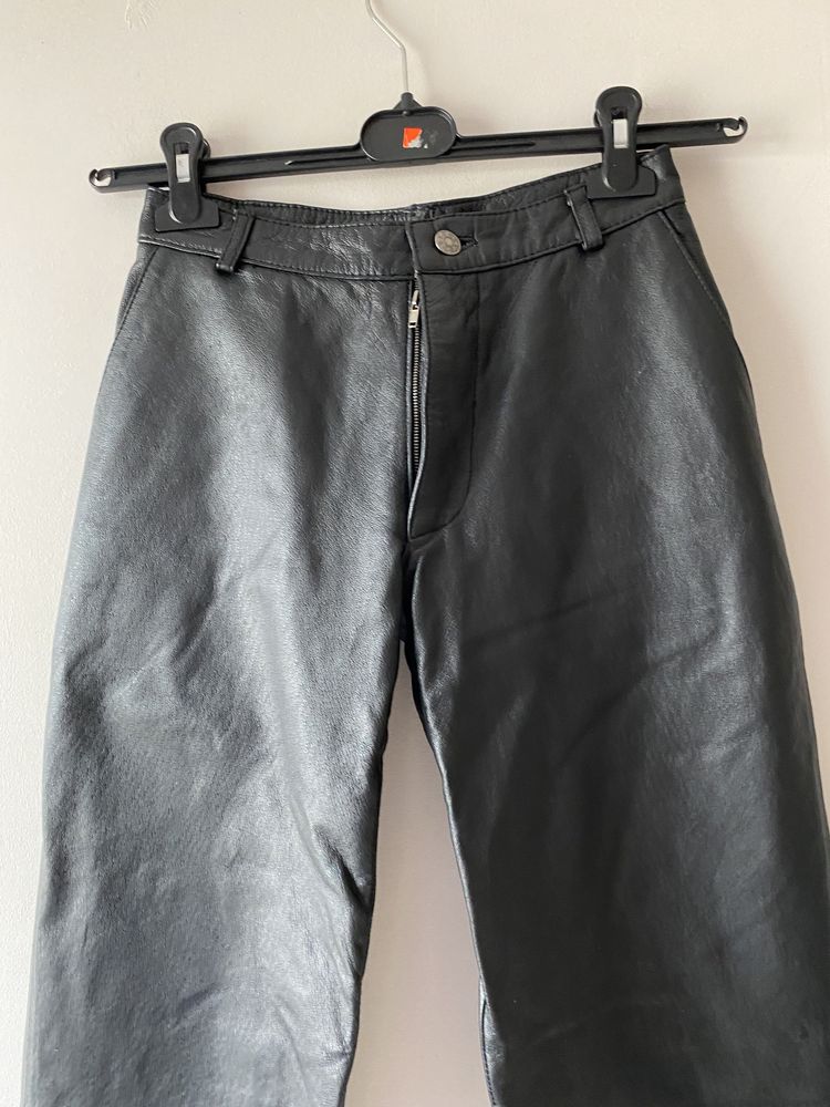 Czarne skorzane spodnie vintage mom fit
