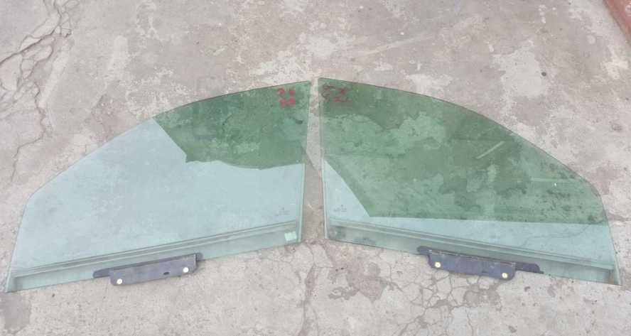 Скло Jeep Grand Cherokee WJ 99-04